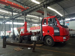 解放随车吊 高效环卫作业的得力助手